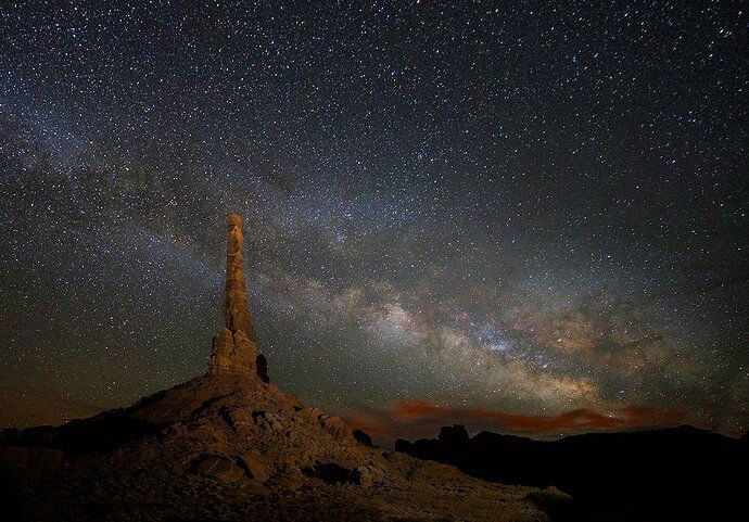 totem-pole-milky-way