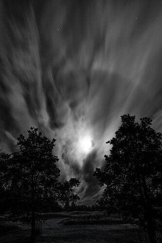 Revision 2 - -20260828-_7R58570-moon and clouds-DxO_DeepPRIME 3-Edit-2-Edit.jpg