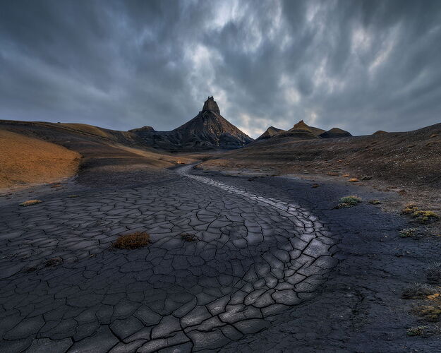 mud-cracks-s-curve-web