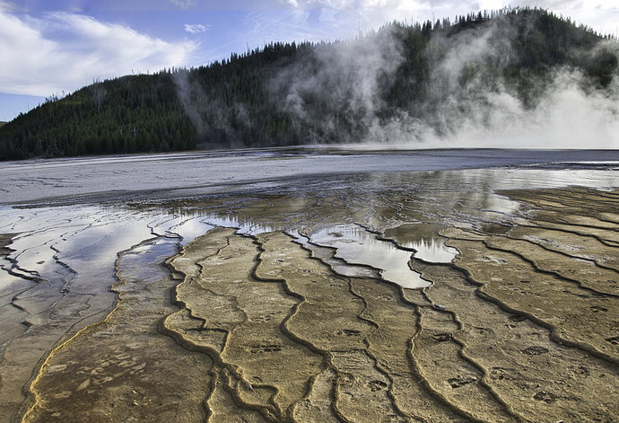 Yellowstone Grand Prismatic Basin.jpeg