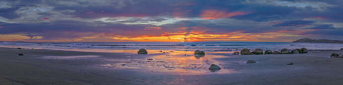 Dawn at the Moeraki Boulders_NPN.jpg